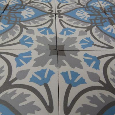 A small, 4.7m2 Belgian ceramic floor with its original borders - 1933