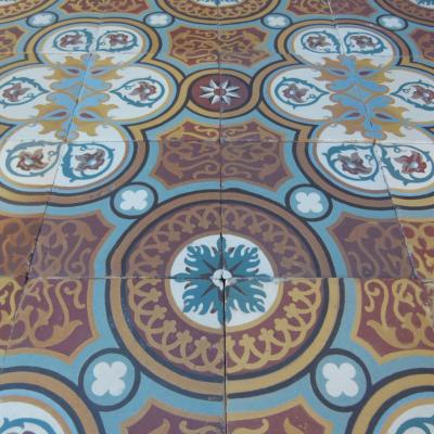 16.75m2 - Early 20th century Perrusson floor with a rich patina