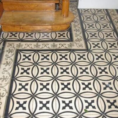 Small antique French carreaux de ciments floor – linked rings