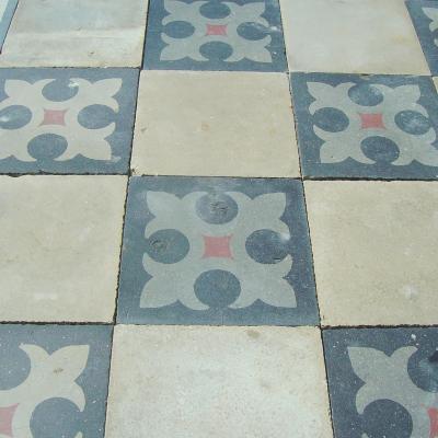 Antique classic floor with heraldic motif c.1880