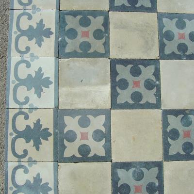 Antique classic floor with heraldic motif c.1880