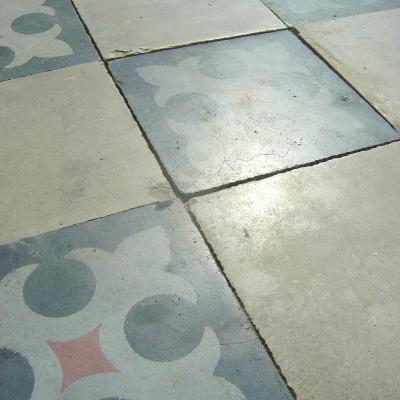 Antique classic floor with heraldic motif c.1880