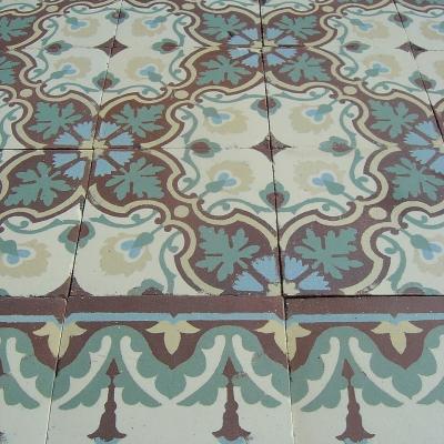 5.75m2 - Small floral themed hallway floor c.1910