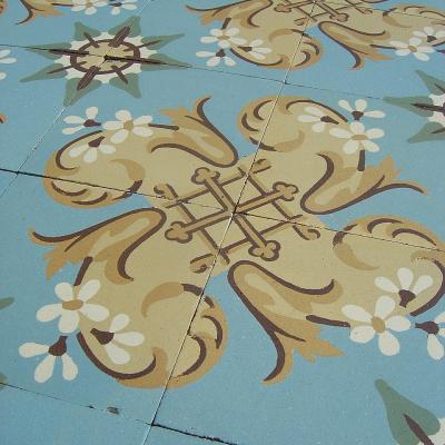 Single border antique French floor – 5.2m2 / 55 sq ft