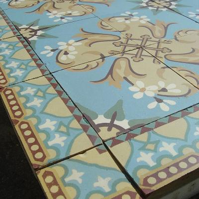 Single border antique French floor – 5.2m2 / 55 sq ft