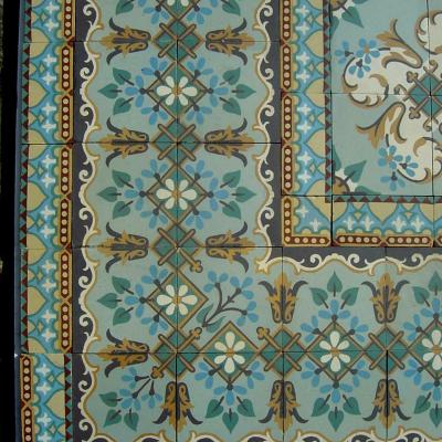 c.27m2 / 290 sq ft. French ceramic encaustic floor with original borders