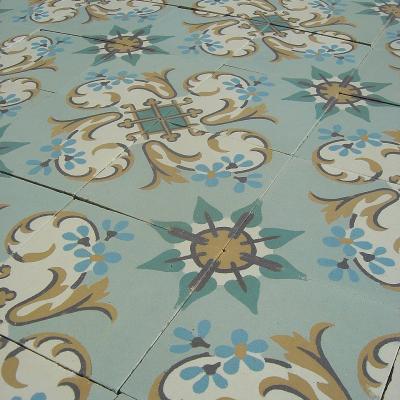 22m2 / 235 sq ft Art Nouveau French ceramic encaustic floor with four border tile layout