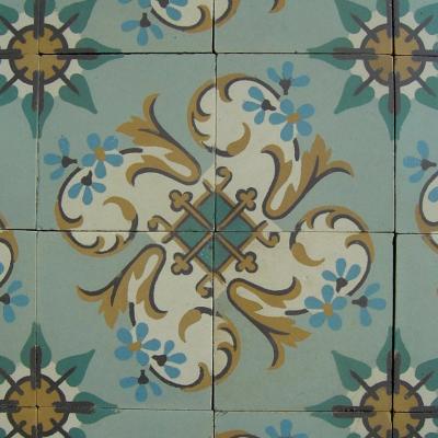 c.27m2 / 290 sq ft. French ceramic encaustic floor with original borders