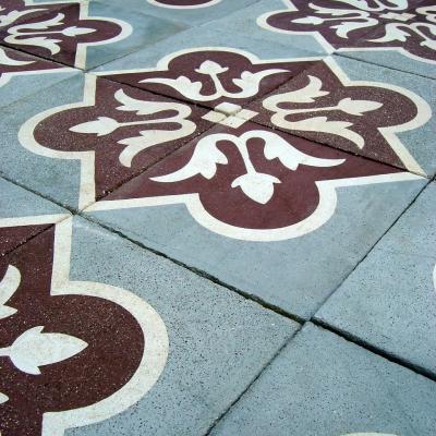 Antique French carreaux de ciments floor with matching border c.1900