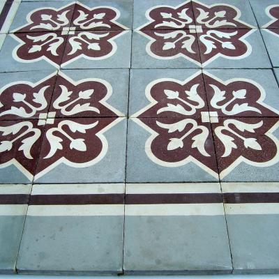 Antique French carreaux de ciments floor with matching border c.1900