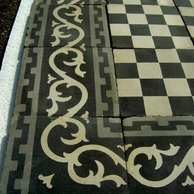 Classical antique French damier floor with ornate borders – 15m2