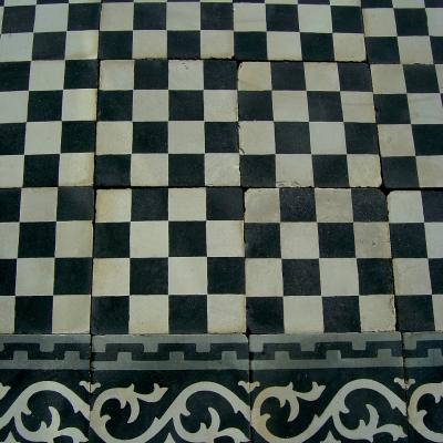 Classical antique French damier floor with ornate borders – 15m2