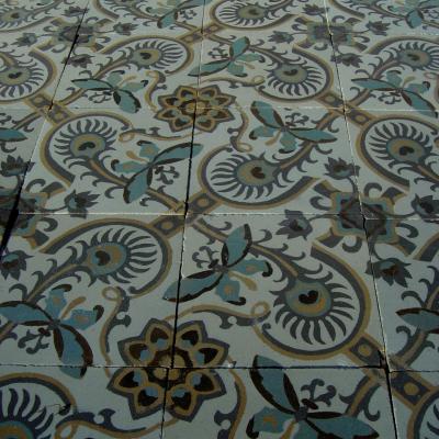 A small 3m2 art nouveau French ceramic floor with double borders 