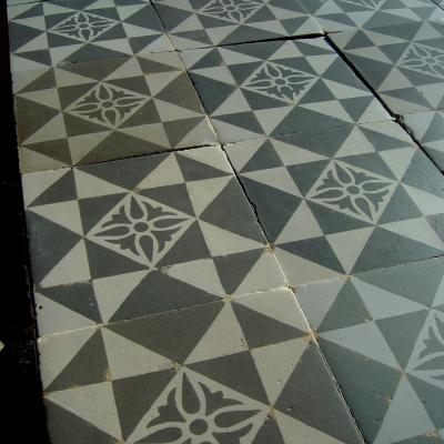 8m2+ antique Perrusson kitchen floor with borders