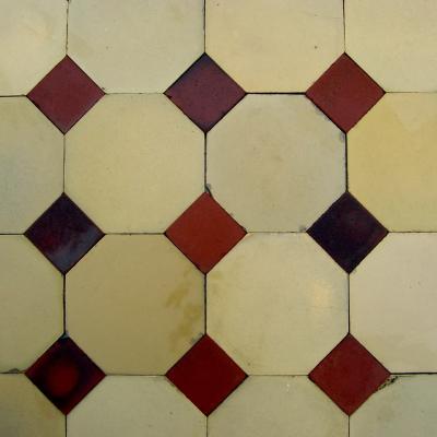 7.25m2 antique ceramic octagon tile with burgundy inserts c.1910