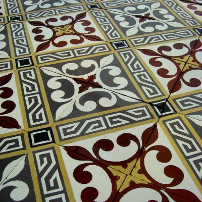 5.2m2 Antique French ceramic floor complete with double border tiles c.1915-1920