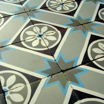 1.6m2, small antique Winckelmans floor with ornate borders