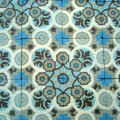 A pretty 2m2 / 20 sq ft+ antique Belgian Hemiksem ceramic tiles c.1920