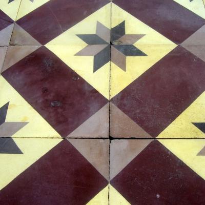 Small, 3.5m2 antique carreaux de ciments floor - 20cm sq tiles