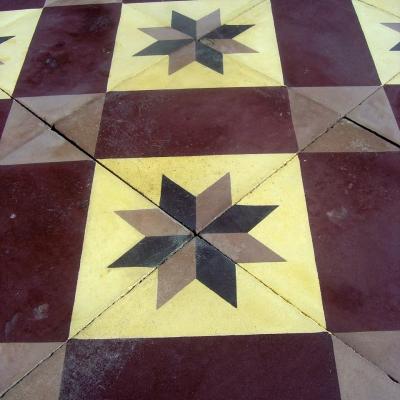 Small, 3.5m2 antique carreaux de ciments floor - 20cm sq tiles