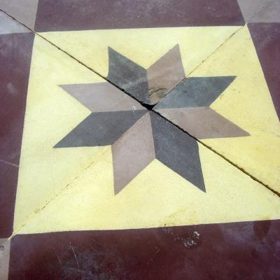 Small, 3.5m2 antique carreaux de ciments floor - 20cm sq tiles