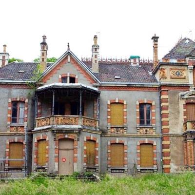 9.25m2 of handmade French Perrusson tiles c.1905