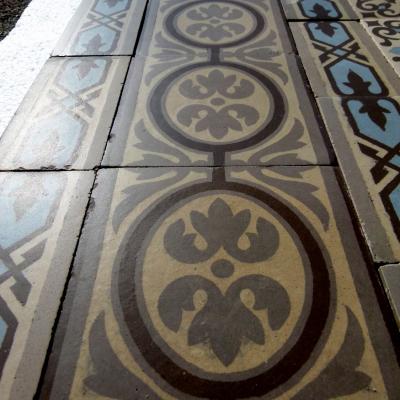 17.25m2 / 185 sq ft triple border Boch Freres ceramic encaustic floor c.1910