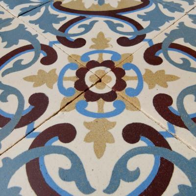 4m2 antique French ceramic floor with same size and half size borders