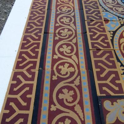 8m2 to 9m2 antique French ceramic encaustic floor with triple borders 