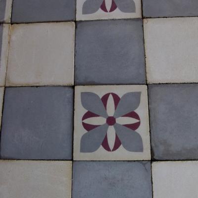 11m2 antique carreaux de ciment floor of 14cm sq tiles