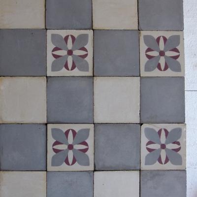 11m2 antique carreaux de ciment floor of 14cm sq tiles