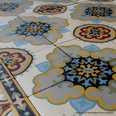 c.12m2 to 17m2 antique Maubeuge ceramic floor with rich double borders