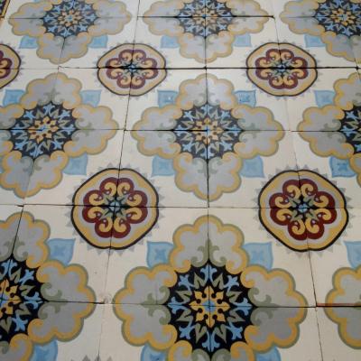 c.12m2 to 17m2 antique Maubeuge ceramic floor with rich double borders