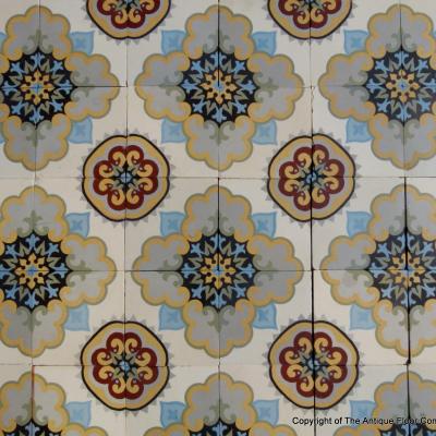 c.12m2 to 17m2 antique Maubeuge ceramic floor with rich double borders