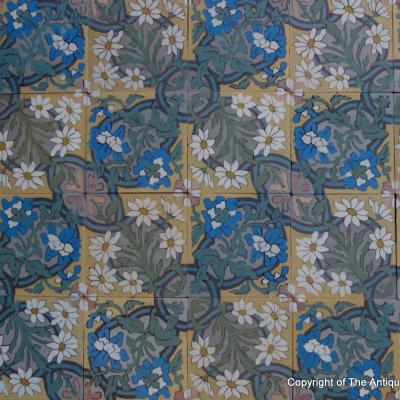 Rare - 19m2 - Antique ceramic Boch Freres floral themed floor with original borders