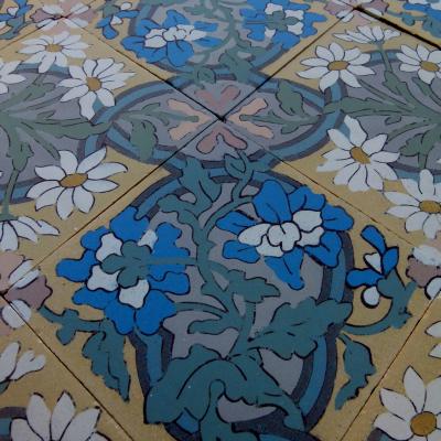 Rare - 19m2 - Antique ceramic Boch Freres floral themed floor with original borders
