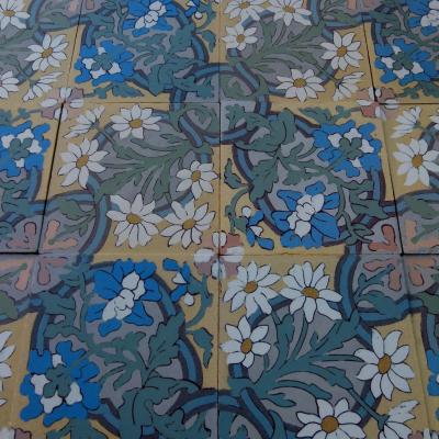 Rare - 19m2 - Antique ceramic Boch Freres floral themed floor with original borders