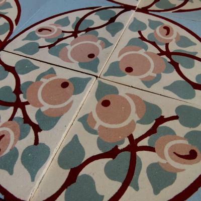 Beautiful floral themed ceramic encaustic floor - 11.25m2+ - early 20th century