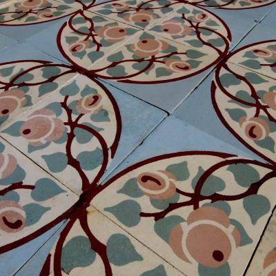 Beautiful floral themed ceramic encaustic floor - 11.25m2+ - early 20th century