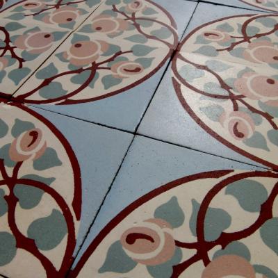 Beautiful floral themed ceramic encaustic floor - 11.25m2+ - early 20th century