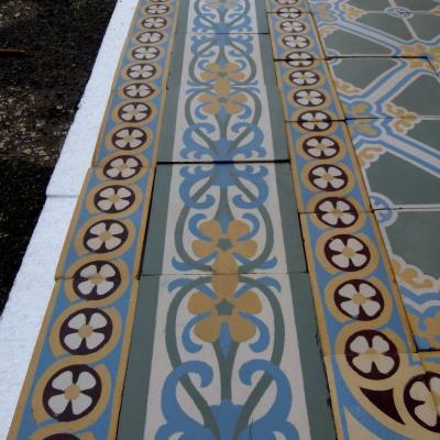13.5m2 antique ceramic floor in a cool green palette
