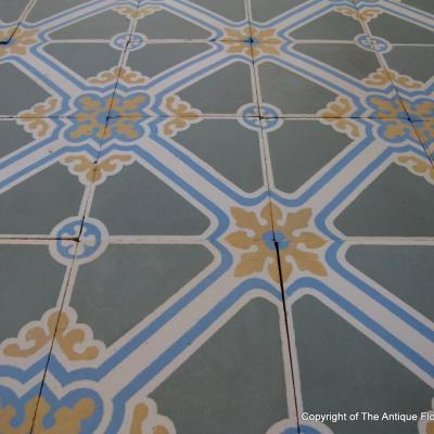 13.5m2 antique ceramic floor in a cool green palette