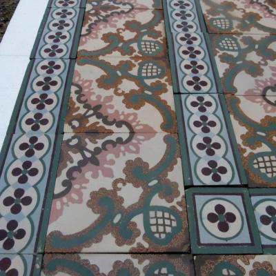 11.5m2 / 123 sq ft art nouveau ceramic floor with half size border