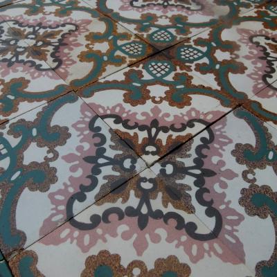 11.5m2 / 123 sq ft art nouveau ceramic floor with half size border