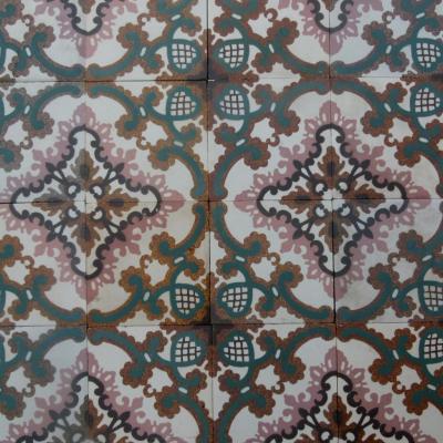 11.5m2 / 123 sq ft art nouveau ceramic floor with half size border