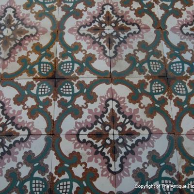 11.5m2 / 123 sq ft art nouveau ceramic floor with half size border