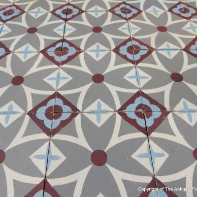 15.25m2+ / 165 sq ft Antique ceramic floor with double same size borders