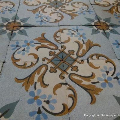 10m2 - Period French ceramic in a cool palette with double borders