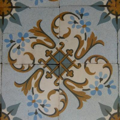 10m2 - Period French ceramic in a cool palette with double borders