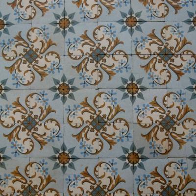 10m2 - Period French ceramic in a cool palette with double borders